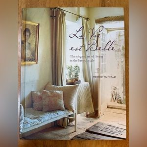LA VIE EST BELLE: Elegant Art of Living in the French Style by Henrietta Heald